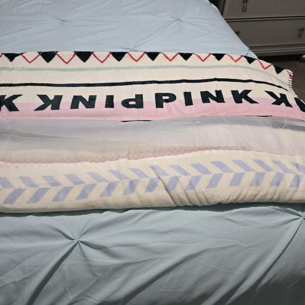NWT VS PINK Blanket